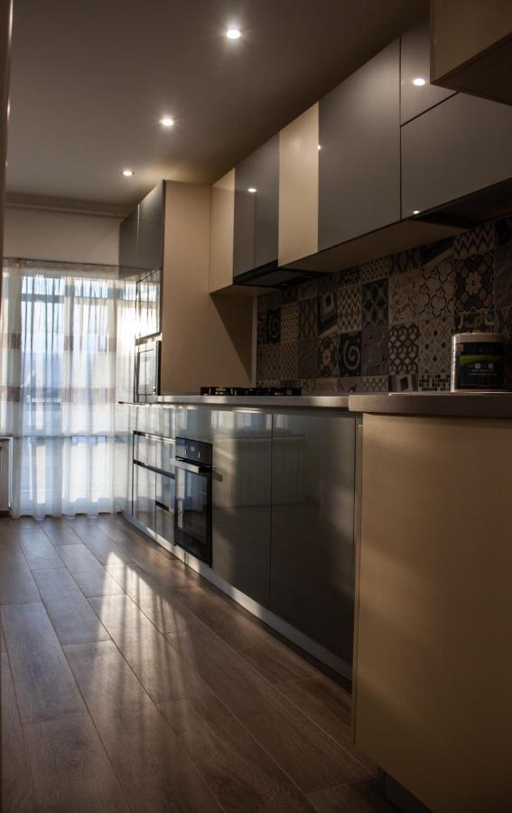 Eurocomfort Apartments Piatra Neamt Exterior photo